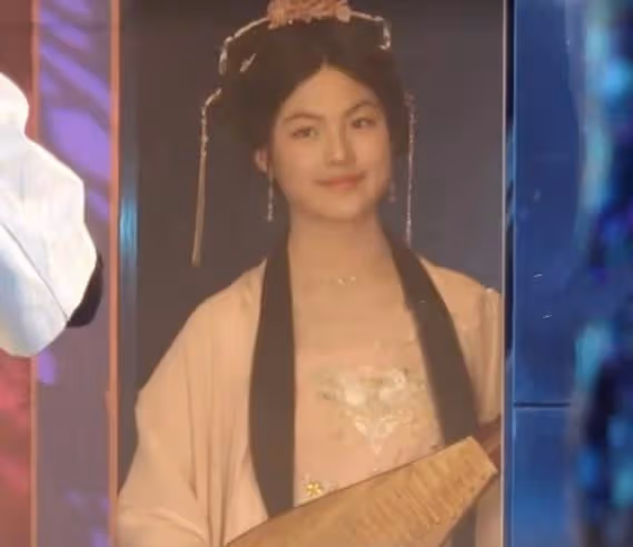 假離婚？李湘王岳倫帶娃逛街，13歲王詩齡漢服寫真被嘲：辣眼睛