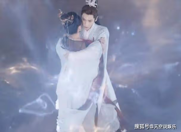 《長月燼明》冥夜什麼時候愛上桑酒的？天歡為什麼選擇葉冰裳？結局是什麼？
