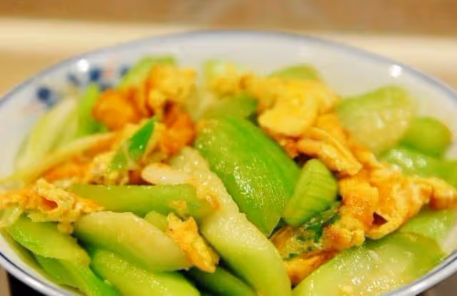 這菜是不可多得的美容佳品，還能促進大腦發育，女人和孩子要多吃