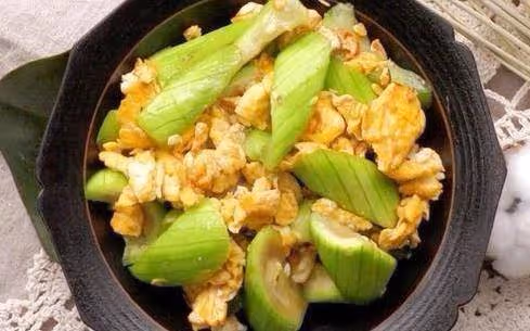 這菜是不可多得的美容佳品，還能促進大腦發育，女人和孩子要多吃
