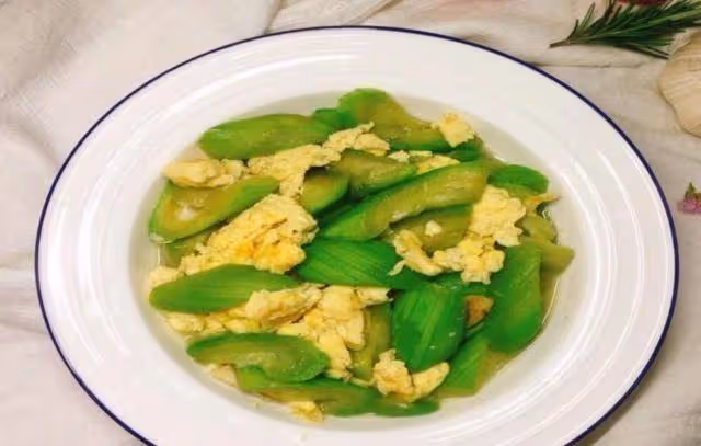 這菜是不可多得的美容佳品，還能促進大腦發育，女人和孩子要多吃