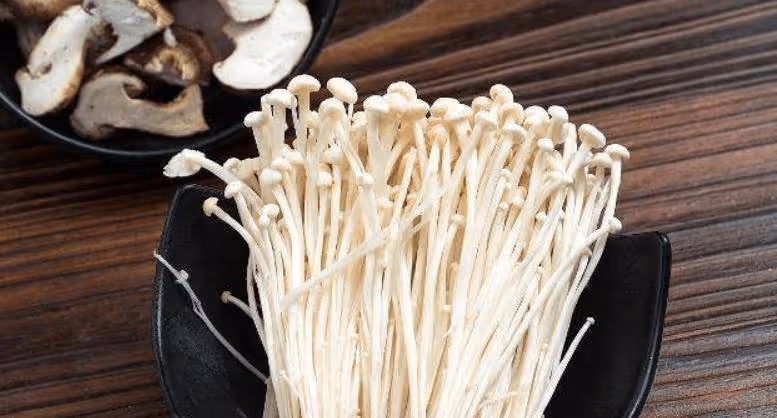 金針菇好吃又營養,但3類人不能吃,早知道早受益