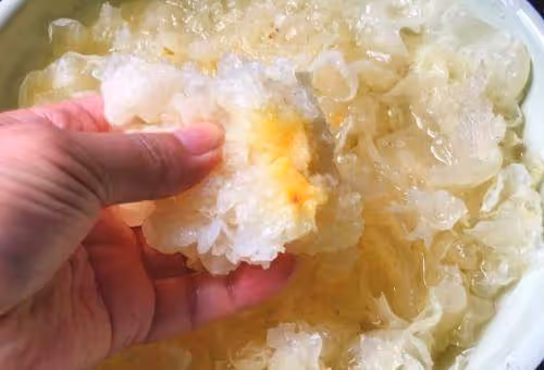 銀色顏色變黃後，還能吃嗎？營養師說：顏色太黃、太白的都不要吃
