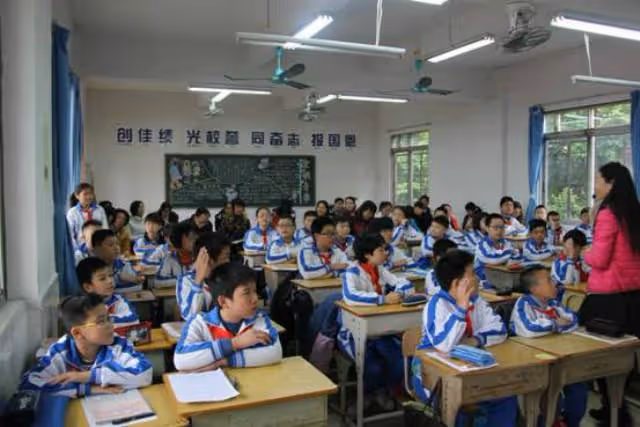 "兒媳,我讓你媽睡沙發咋了" "媽,我娘家買的房,你睡沙發 "