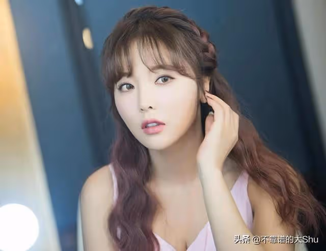 洪真英的打糕舞,身材凹凸有致,舞姿曼妙,為何被稱為微胖女神