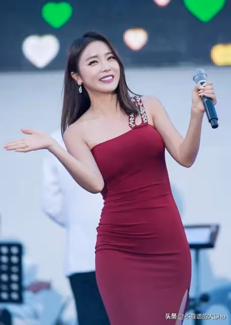 洪真英的打糕舞,身材凹凸有致,舞姿曼妙,為何被稱為微胖女神