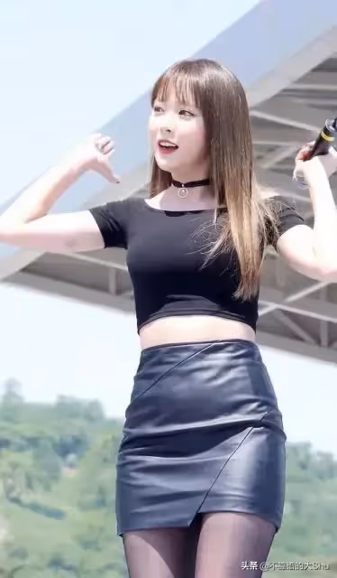 洪真英的打糕舞,身材凹凸有致,舞姿曼妙,為何被稱為微胖女神