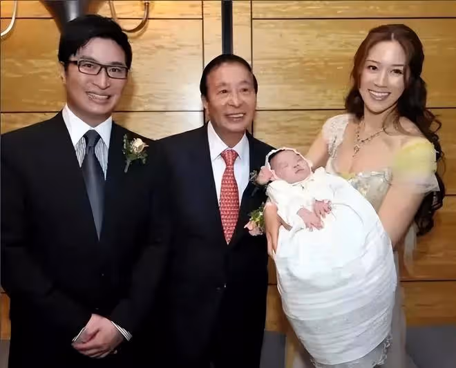 徐子淇接手李兆基的千億帝國,低調素樸打扮溫柔如水