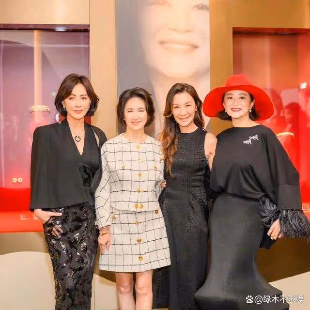 香港4大老牌女神同框：3大影后只能靠邊站，劉嘉玲從女王變小女生