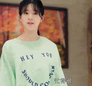 王晶誇讚趙露思引爭議，稱她是演技最好的花旦，網友：楊冪呢？