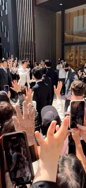 日本人妻女星緊貼合照! 40歲玄彬日本亮相魅力無窮！
