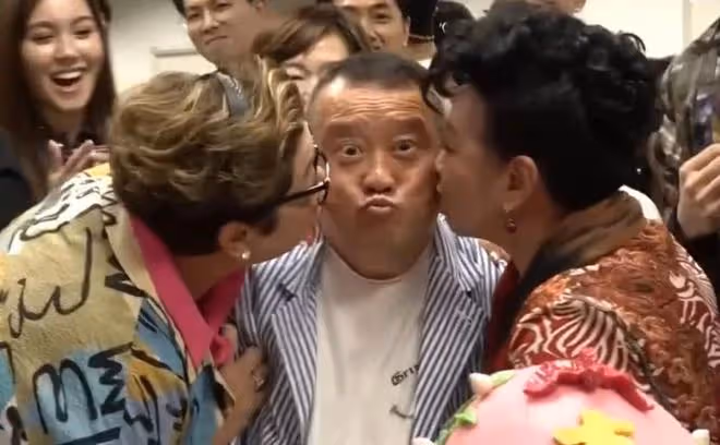 70歲曾志偉過大壽,TVB眾人圍到水泄不通,家燕姐等諸多明星送吻