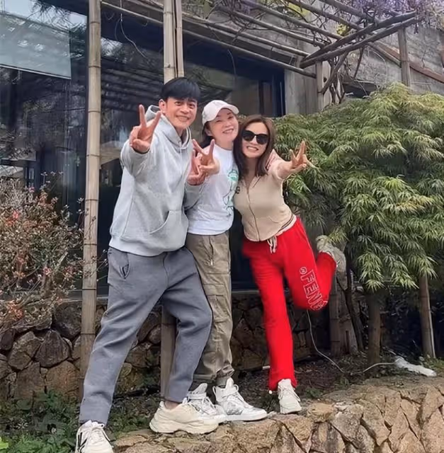 一眾亞視小生花旦重聚!已全部長居內地發展,年過半百仍男帥女美