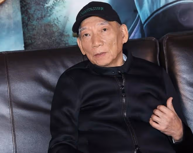 知名港星坐輪椅現身,沒人照顧只能找工作人員幫,66歲仍拚命工作