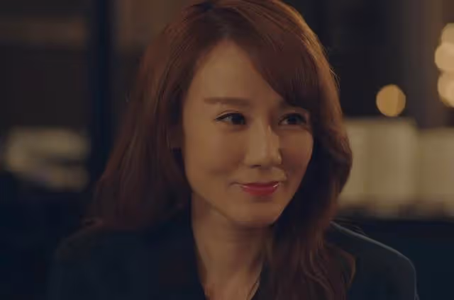 TVB知名女星新劇驚艷登場,穿背心做空中瑜伽,身材豐滿狀態凍齡