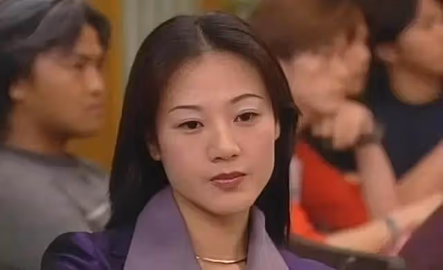 TVB知名女星新劇驚艷登場,穿背心做空中瑜伽,身材豐滿狀態凍齡
