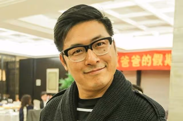 趙麗穎背後大佬有多強?連向華強也要忌憚三分,難怪如今無人敢惹