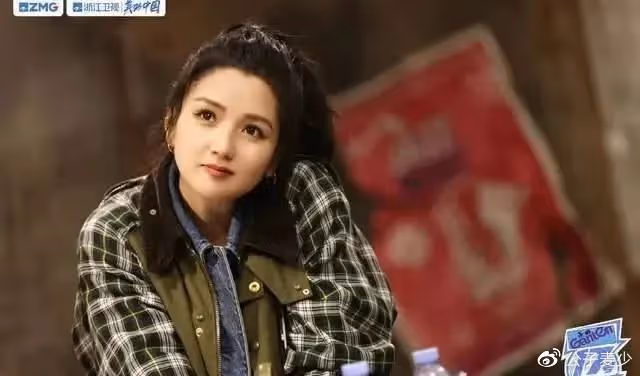 「白蓮花」何潔:三個孩子兩個爹,演藝事業止步不前,無礙身家破億