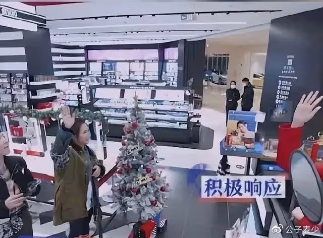 「白蓮花」何潔:三個孩子兩個爹,演藝事業止步不前,無礙身家破億