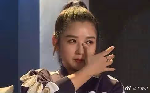 「白蓮花」何潔：三個孩子兩個爹，演藝事業止步不前，無礙身家破億