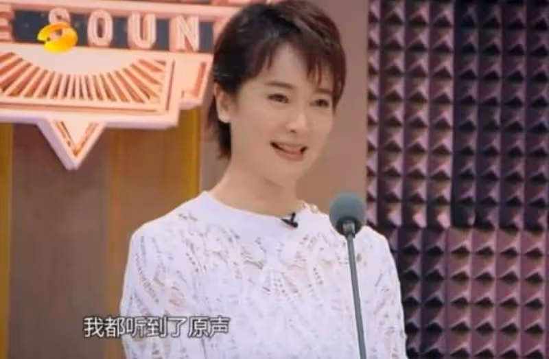 左小青身材有多撩人？當她下水那一刻，網友：真是人間尤物