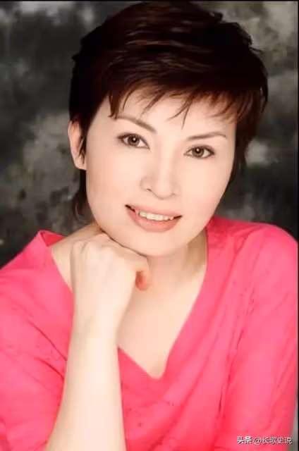 央視鐵嘴李瑞英，工作28年零失誤，突聞兒子墜樓，22字感動眾人！