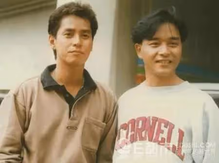 華晨宇你造型詭異癲狂作法的演唱，我們欣賞不了，請你別再作妖了