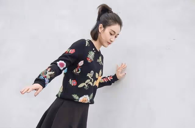 演配角卻連爆三部劇！啜妮的「清醒」，打臉多少「網紅臉」女主
