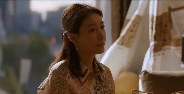 演配角卻連爆三部劇！啜妮的「清醒」，打臉多少「網紅臉」女主
