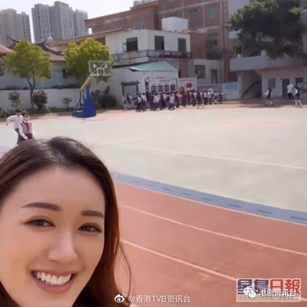 TVB當紅男星被富老婆返鄉！參觀岳父捐助小學一張相被嘲