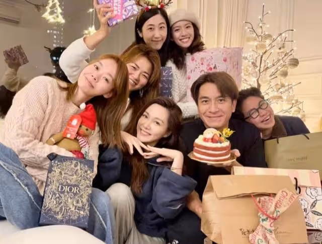 努力賺老婆本！TVB視帝內地登台獻唱，表現親民被旅遊團大媽集郵