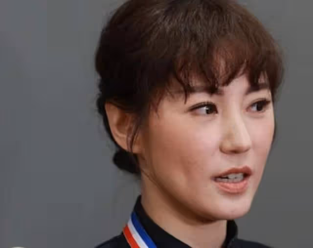 滿面春風！港知名女星秘婚後首亮相，拒透露老公身份稱其沒求過婚