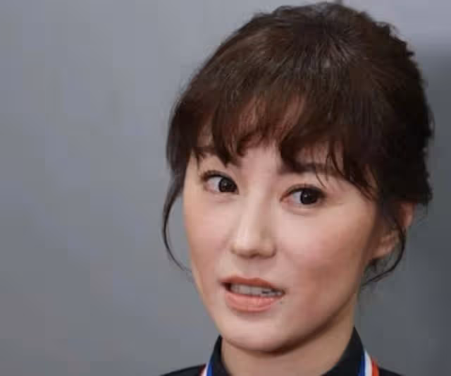 滿面春風！港知名女星秘婚後首亮相，拒透露老公身份稱其沒求過婚