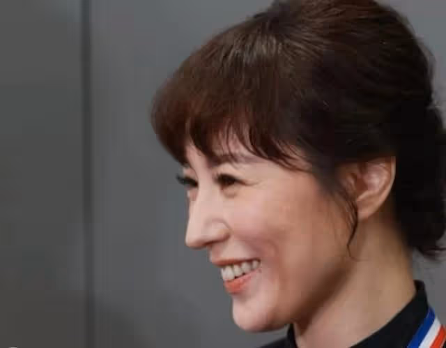 滿面春風！港知名女星秘婚後首亮相，拒透露老公身份稱其沒求過婚