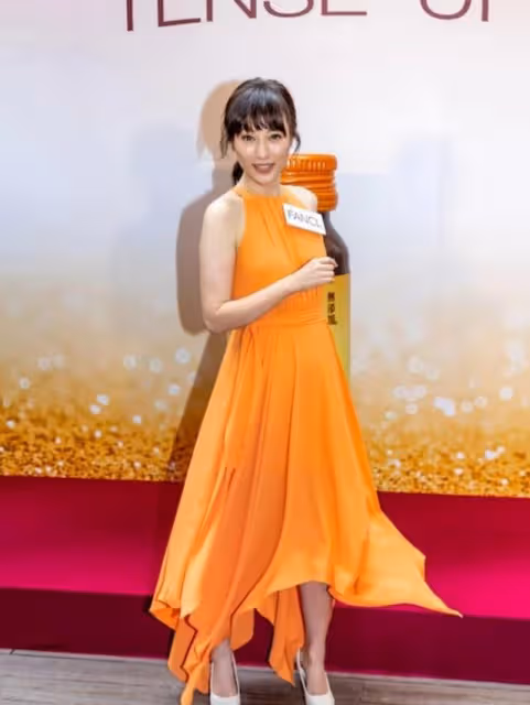 滿面春風！港知名女星秘婚後首亮相，拒透露老公身份稱其沒求過婚