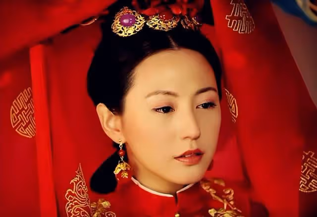 滿面春風！港知名女星秘婚後首亮相，拒透露老公身份稱其沒求過婚