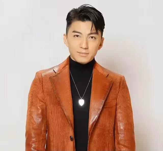 TVB億萬駙馬被傳雪藏，陪妻子內地探親，走訪岳父捐建學校