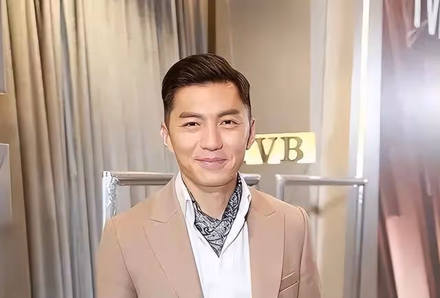TVB億萬駙馬被傳雪藏，陪妻子內地探親，走訪岳父捐建學校