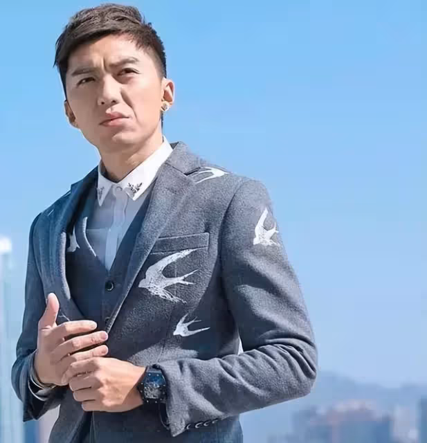 TVB億萬駙馬被傳雪藏，陪妻子內地探親，走訪岳父捐建學校