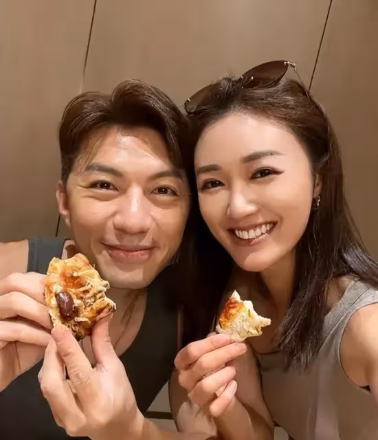 TVB億萬駙馬被傳雪藏，陪妻子內地探親，走訪岳父捐建學校