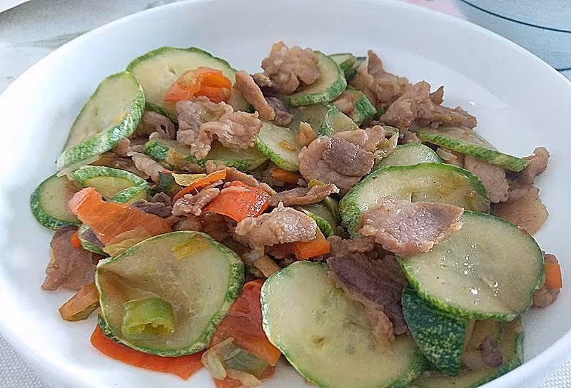 黃瓜和此物一起炒，百吃不膩，排出毒素，增強抵抗力，比拍黃瓜好