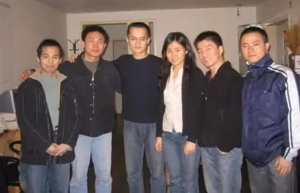 清華大學上下鋪兄弟一起創業，如今一個成千億富豪，一個只賺百億