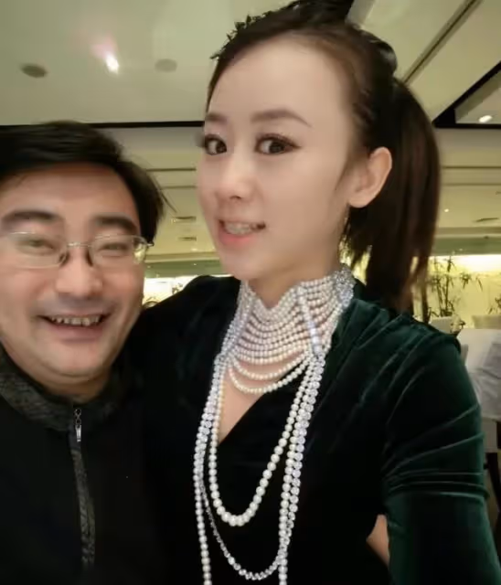 22歲美女主持被高官包養,同居4年花費千萬,反目成仇致其落馬