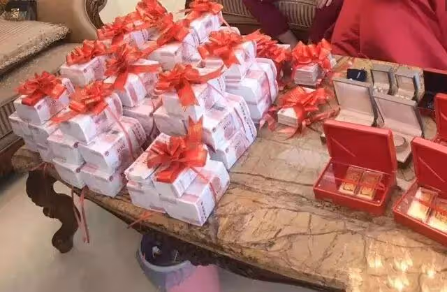 我和女友戀愛五年,如今女友還找我要15萬彩禮,我給她一巴掌