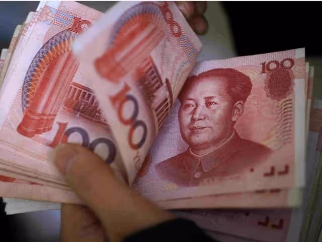 我每月貼兒子五千,兒媳卻嫌少,讓我每月給一萬,我給她一巴掌
