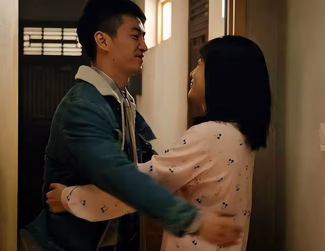 蔣勤勤看一集《塵封十三載》,就立馬給董晴啜妮打電話,原因超好笑