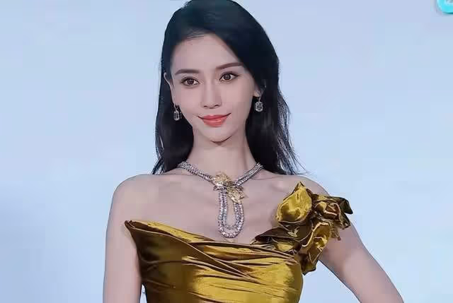 楊穎評價李小冉,表示不再與她同台走紅毯,情商高到李小冉也笑了