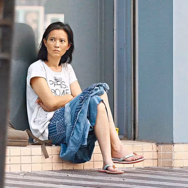 沒人管嗎？曾志偉70歲生日被美女輪流熱吻玩得超大超嗨，想起了羅志祥泳池派對