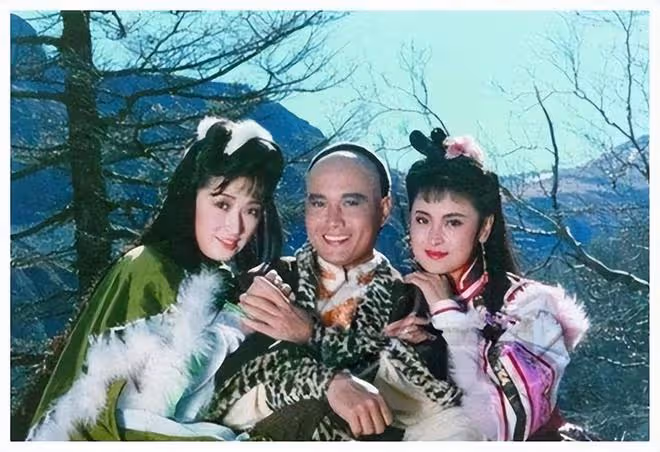 演藝界大咖喝酒聚會!王璐瑤發福嚴重肚大如籮,狂飆黃老氣勢足