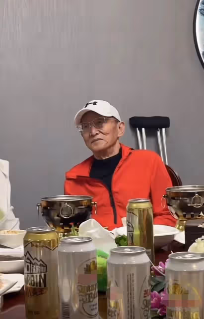 演藝界大咖喝酒聚會!王璐瑤發福嚴重肚大如籮,狂飆黃老氣勢足